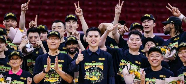 高诗岩|辽篮奖金到账！继伟三笔巨款超郭少 小朱笑纳130万 韩胖气懵高诗岩