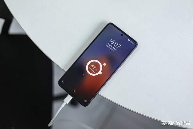 手机电池|为什么现在手机电池容量越做越大,却越来越不经用