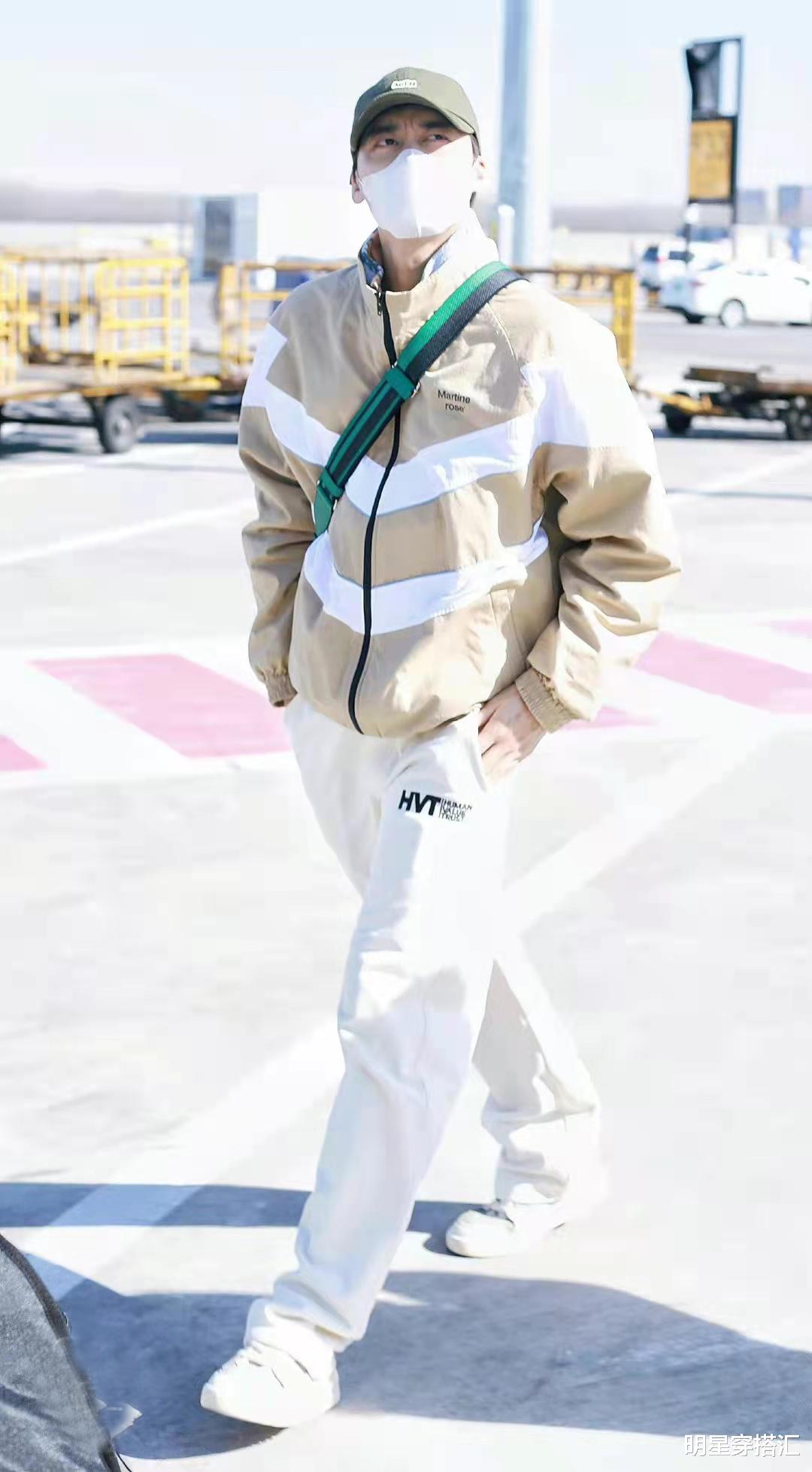 张彬彬|李易峰拼接卡其色休闲外套搭配白色休闲裤，休闲舒适，时尚有型