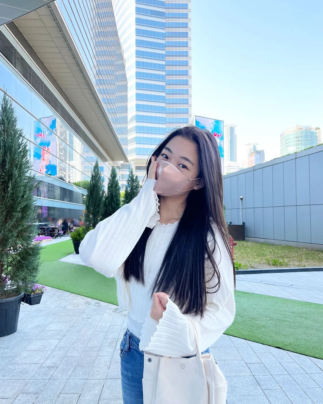 sm|EXO金钟仁5年前邀请罗夏恩,如今SM与她签订专属合约