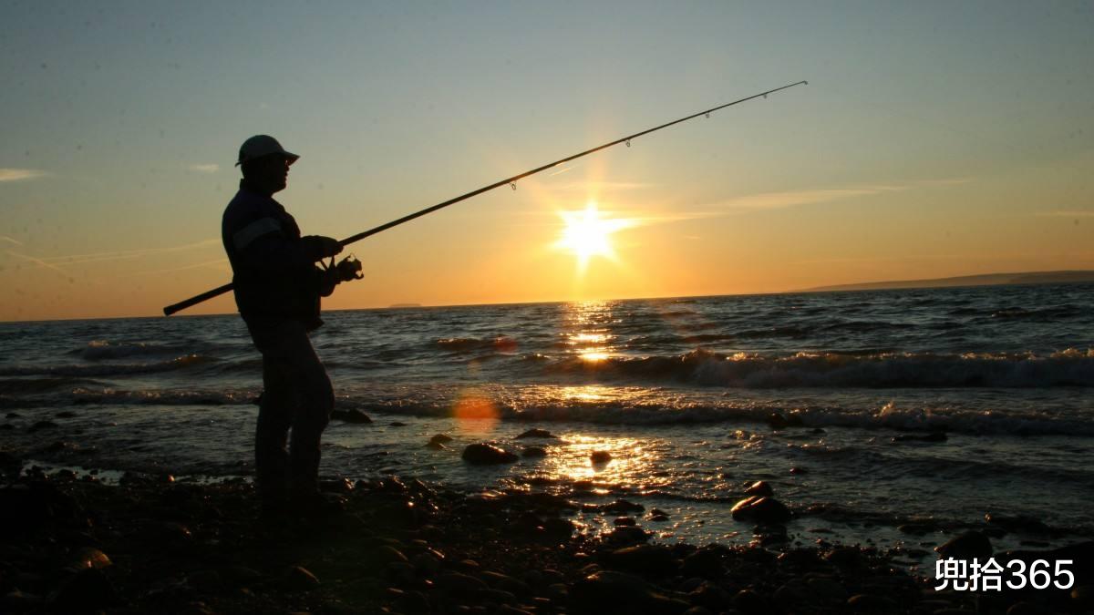 草鱼|钓鱼人的最高境界！你们的女朋友行吗？网友：爱情最初的样子