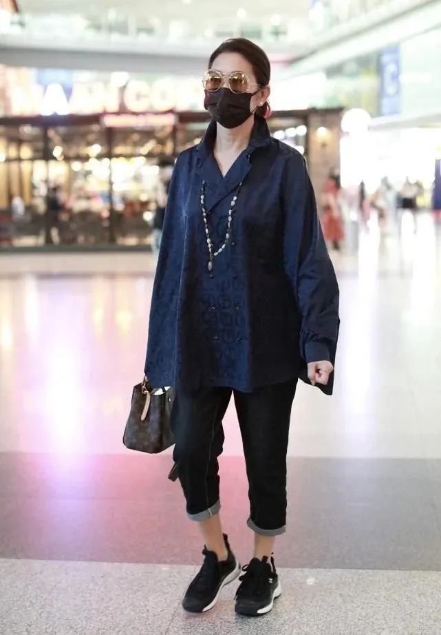 衬衫 倪萍瘦身成功像换了个人！已经63岁还这么时髦前卫，妈妈们都该学一学