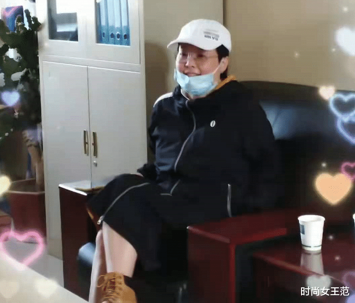 袁立 袁立非常接地气不显摆!跟同事挤一个办公室,中年发福也没减肥!