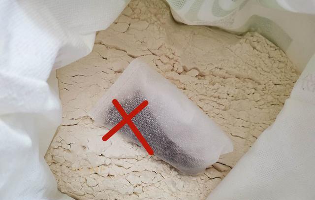 原来面粉里放“一张纸”,不生虫不结块,建议看完赶紧告诉家里人