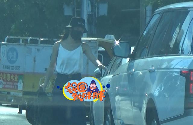 西瓜 邓家佳百花奖失利前做美容身材凹凸有致很吸睛