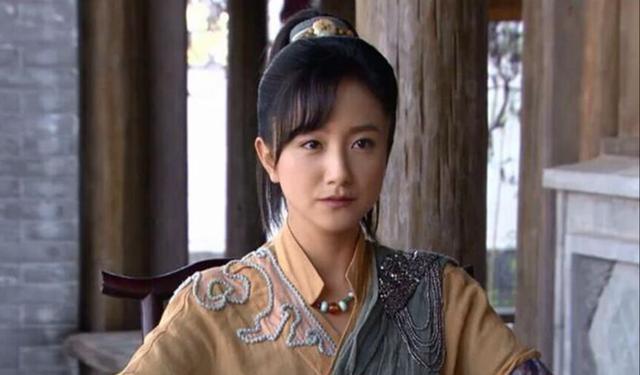 |她因嘴角的一颗痣,出道多年一直不温不火,今去掉痣后美到不敢认