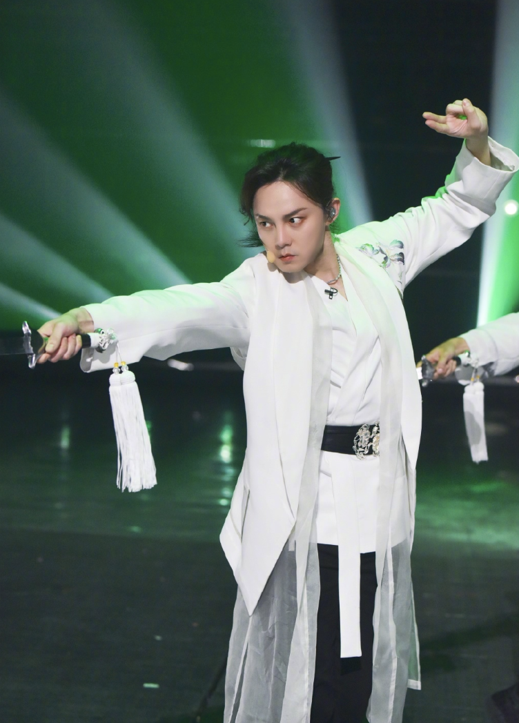 尹正 尹正新剧造型引争议,本尊发文求放过,承认自己很丑且已放弃减肥