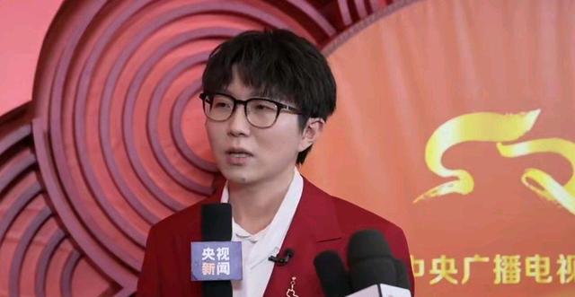 央视春晚|曾经被华晨宇否定的毛不易,第一次上央视春晚就独唱,华晨宇呢