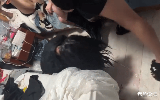 女孩被多名女子扇耳光,被逼下跪磕头,还必须磕出声,警方:刑拘