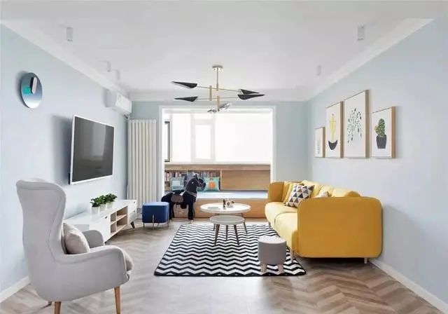 为省钱夫妻俩自装小两房，水准虽不如专业设计师，但也算温馨清爽