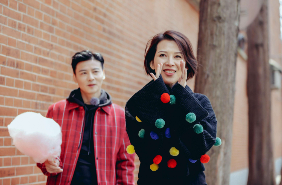 蔡少芬|蔡少芬放弃嫁入豪门,选择嫁给张晋,别人都说她傻,其实她才是真正的人间清醒