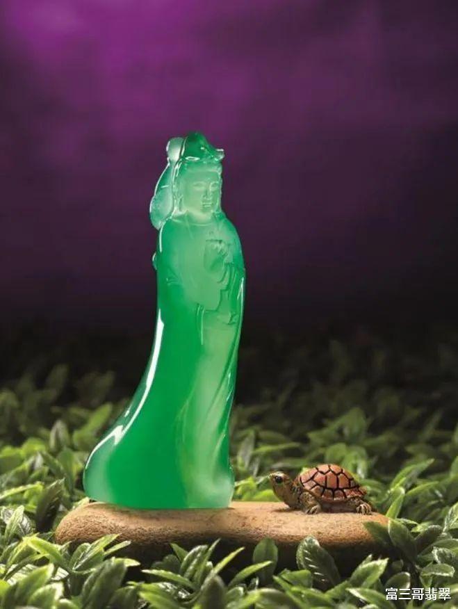 翡翠|谁说翡翠不适合年轻人？选对款式，翡翠也可以又酷又潮！