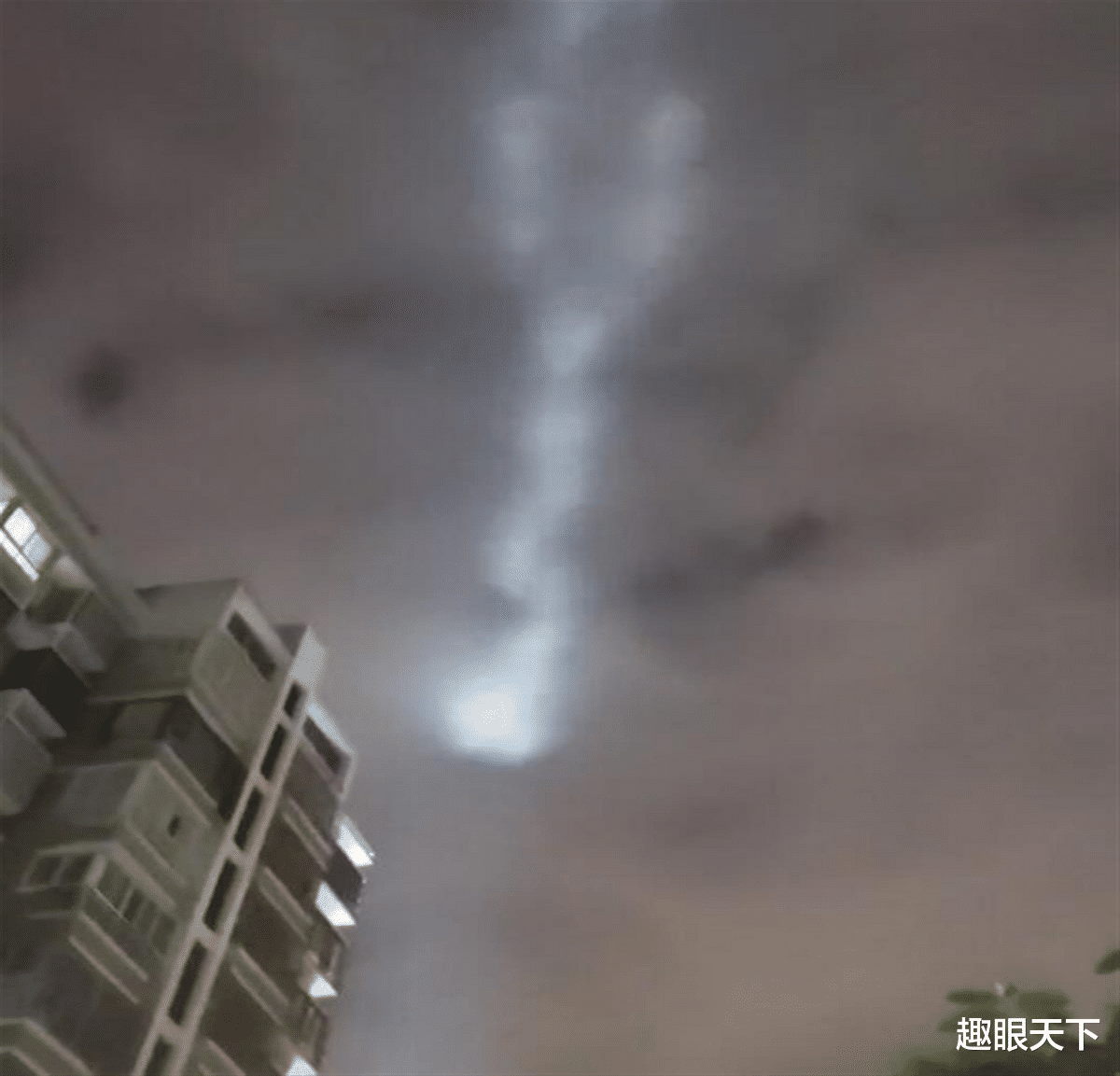 外星人来了?安徽阜阳夜空上演“外星人集结大戏”,网友称太蹊跷