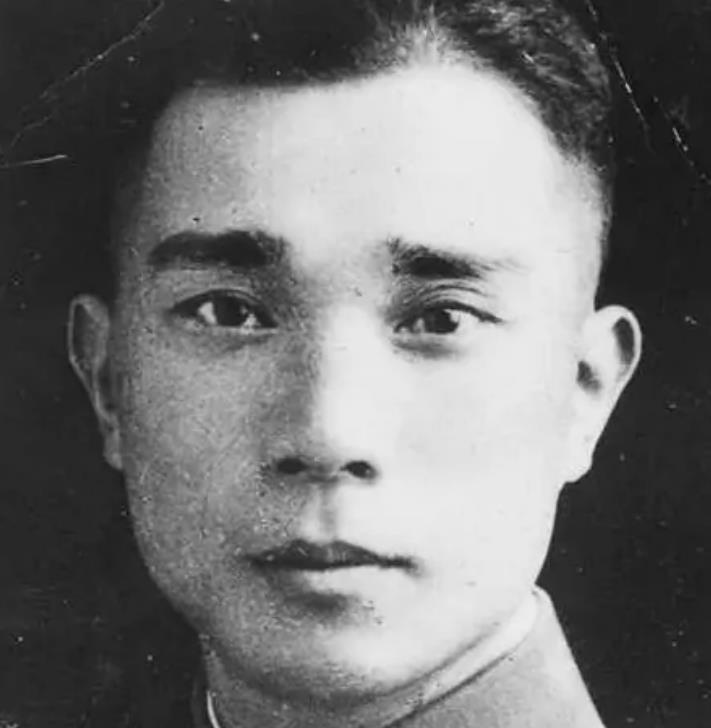 湘西巨匪曹振亚:逃亡路上跳天坑“自杀”,跳进去后竟被渔网兜住