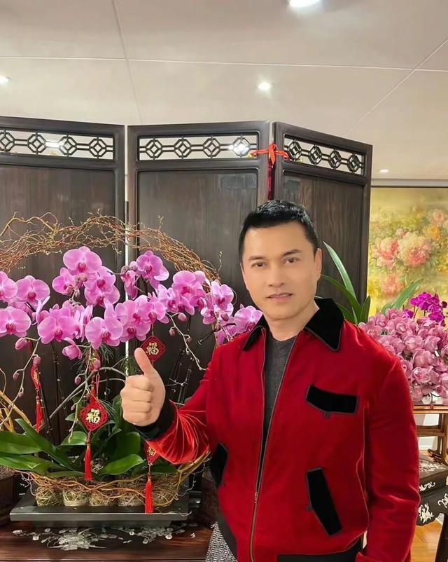 苗侨伟|7位港圈男神的妻子,苗侨伟妻子素颜自然,吕良伟夫妻像同龄人