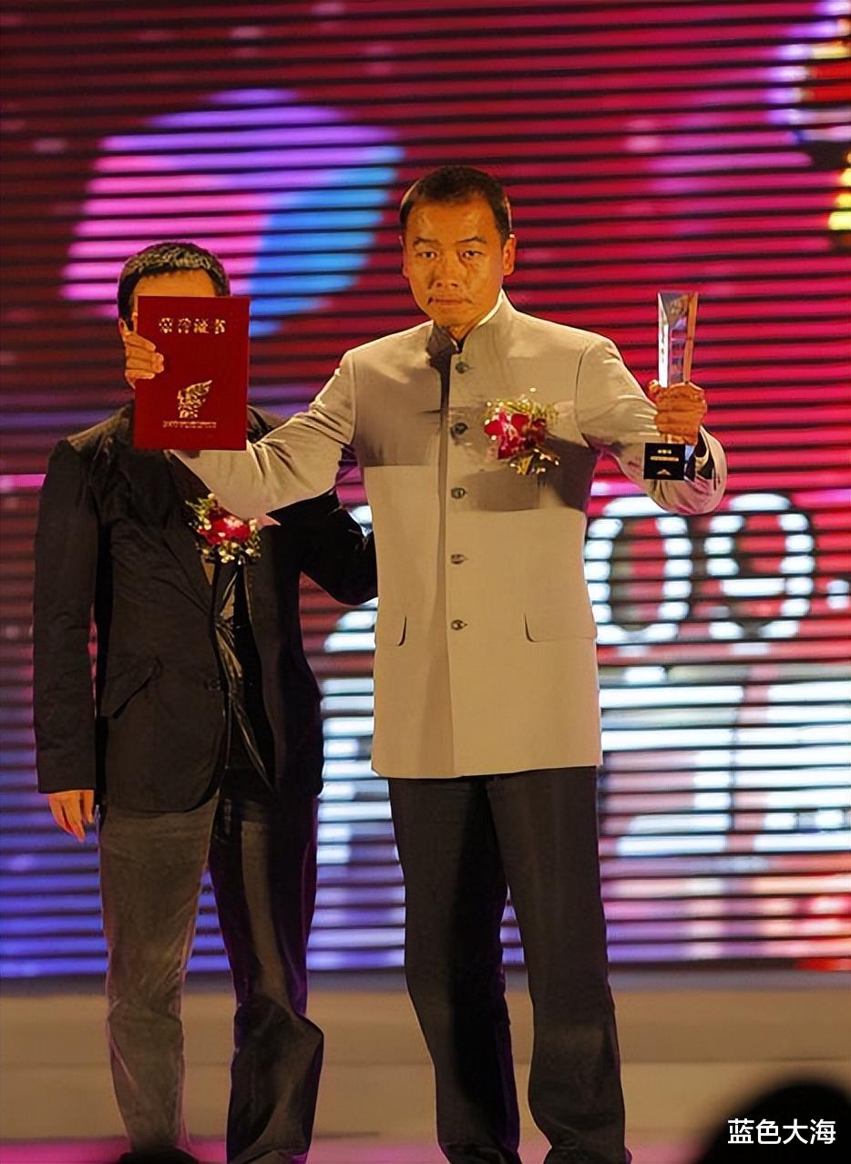 王挺|50岁演员王挺:从警察转行当演员,为父还债千万,珍惜第二段婚姻