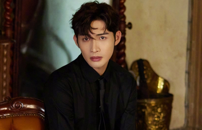 肖战|嘉行贺年卡曝光旗下艺人排位，张云龙屈居“二哥”，一众小花连号