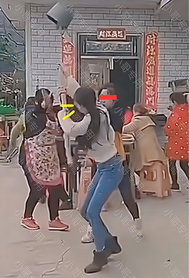 广东:女子得知有人议论她没嫁人,抄木棍就上门,“嘴太欠收拾了“