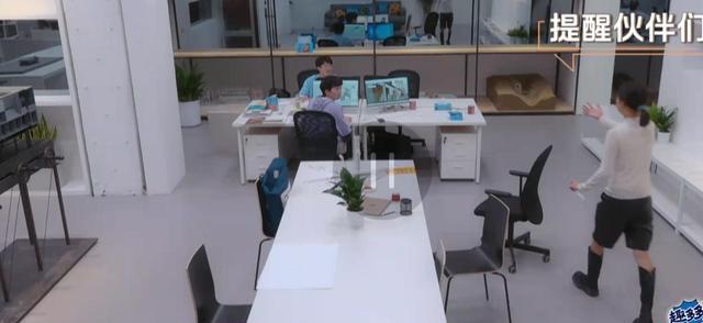 |职场综艺少有的天才选手？李金颐节目表现亮眼，能力情商全在线？