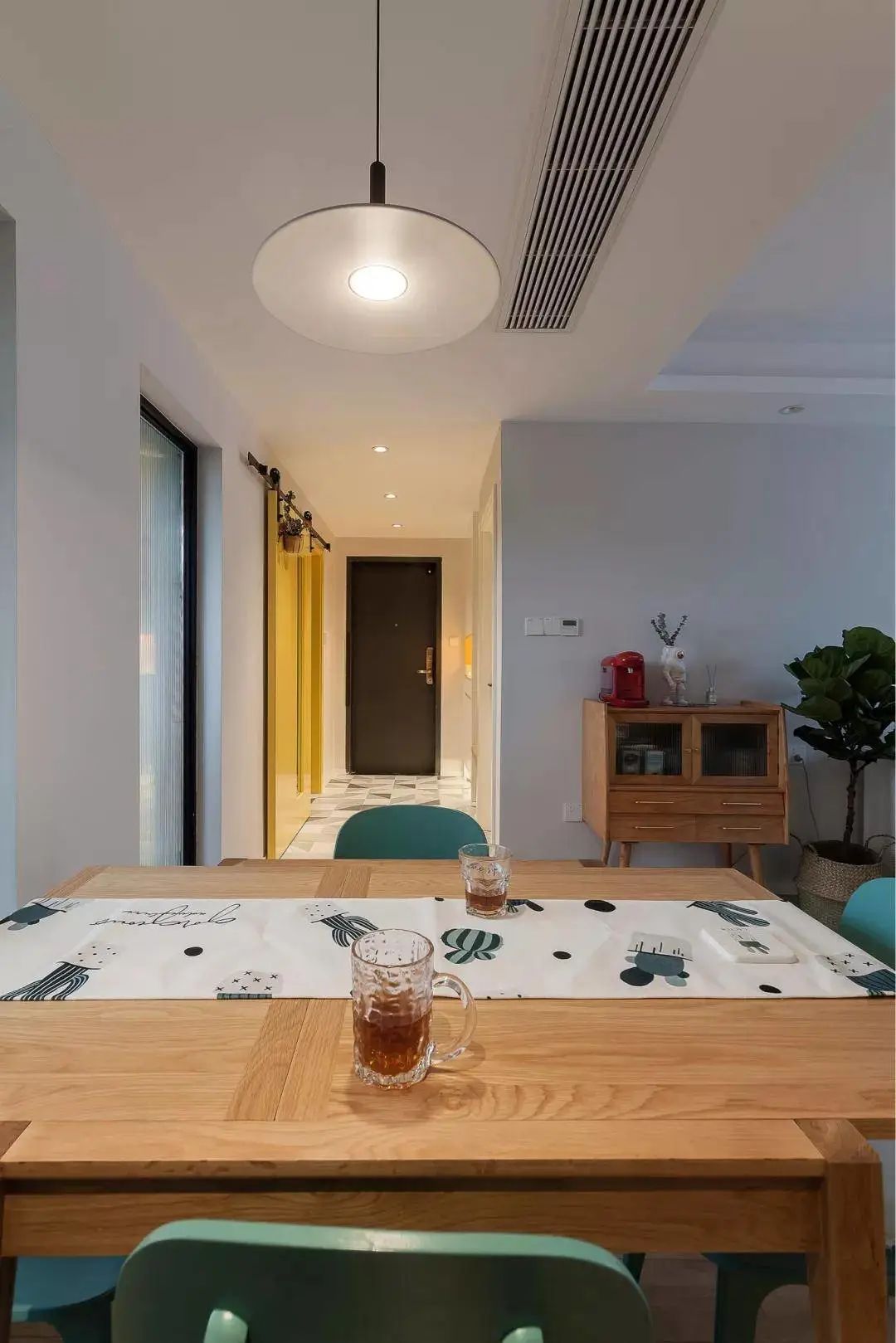 天津小夫妻简装的76㎡紧凑小三房,装修只花了7万,效果让人出乎意料!