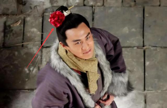 动物界中雄性通常比雌性漂亮,为何人类相反,女性要比男性漂亮?