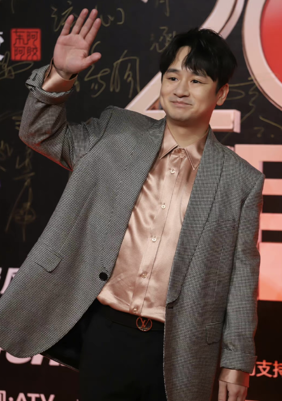 吴磊|国剧盛典红毯：关晓彤腰好细，吴磊小动作好萌，秦岚魏大勋碰面