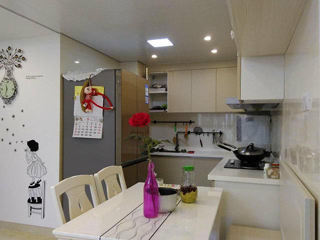 晒晒深圳550万买的75平新房,厨房装修估计你没见过,这钱花得值