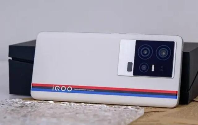 iqoo|相差100元，iQOO 11和vivo X90对比，区别一目了然