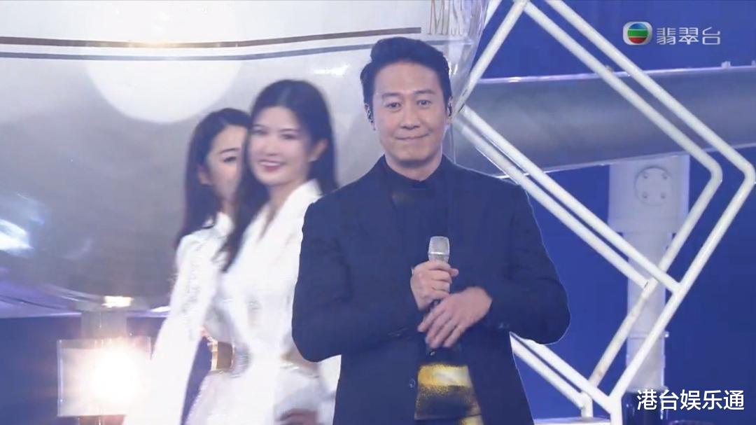 香港小姐|香港小姐2022:佳丽泳装秀如期登场,黎明成当晚最大牌嘉宾