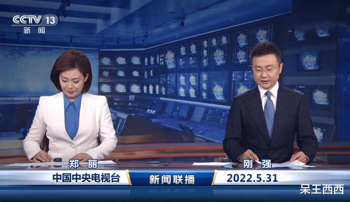 新闻联播|央视《新闻联播》直播出现“意外”,门面主播刚强临场表现被认可