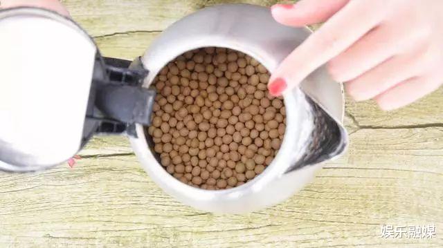 坏掉的电热水壶别再扔了,留在家里非常实用,能省不少钱