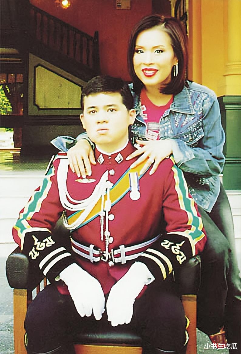 普密蓬|泰王的三妹:下嫁帅保镖被抛弃,两个女儿五官漂亮,体重200斤