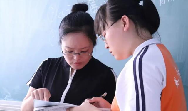 “取消一门学科”大投票，英语仅排在第三名，榜首让人有些意外