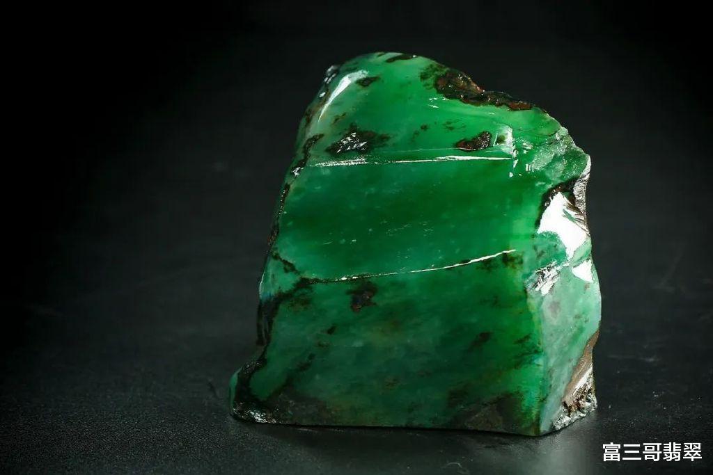 雕刻|价值百万的满绿翡翠料子，定制雕刻青狮玉印，威武霸气！