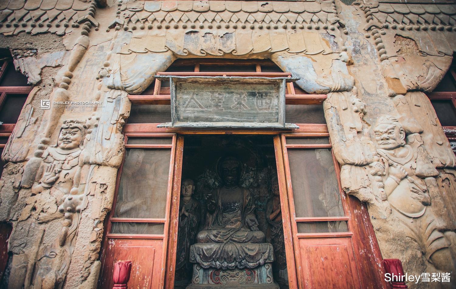 磨西古镇|我国四大石窟之一，90度垂直崖壁险过悬空寺，堪称恐高游客的噩梦