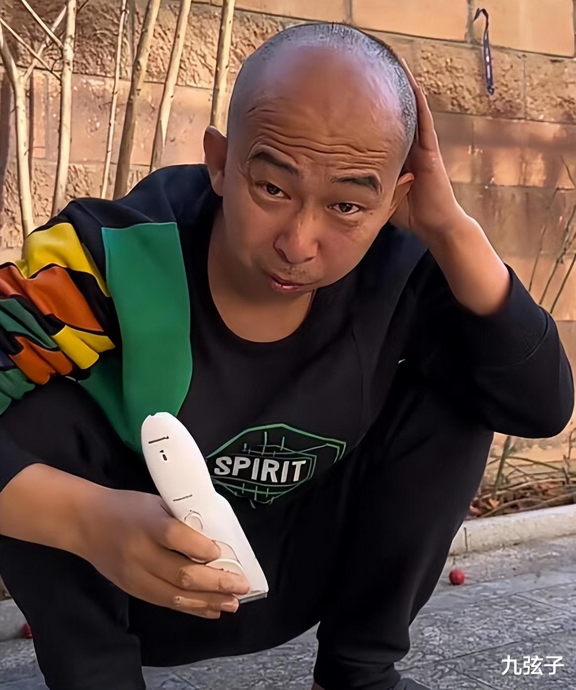 巨兴茂|靠“丑”的奇特出名,巨兴茂娶小15岁娇妻,美其名曰:改善基因