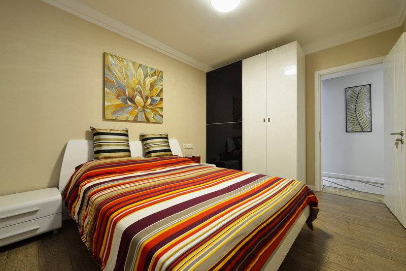 隐形门的设计太棒啦！美观大气有档次，朋友都说：像密室