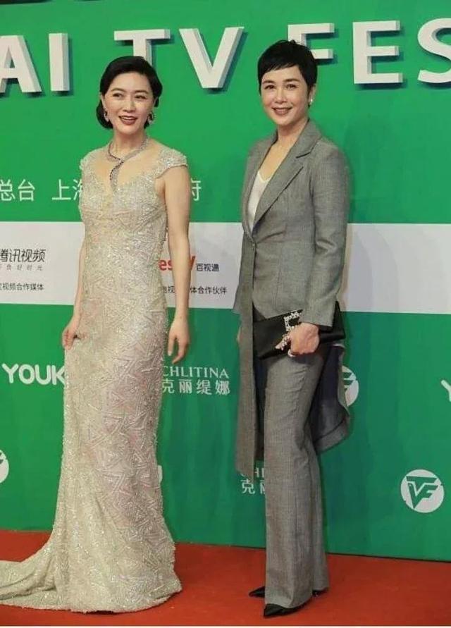 蒋雯丽|53岁蒋雯丽和小6岁田海蓉罕见同框:一个干练一个妩媚