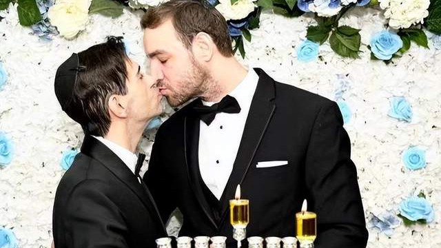 新还珠格格|新还珠的奇葩事，辣眼睛的男男恋，两个人设崩塌，还有个潜逃14年的通缉犯