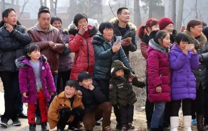 招聘|太平间收尸人：接过冻僵的弃婴，抬过腐烂的病人，闻到肉味就想吐