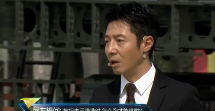 狙击手|撒贝宁当面问教练:被狙击手瞄准后,跑S线还是直线?答案仅6字