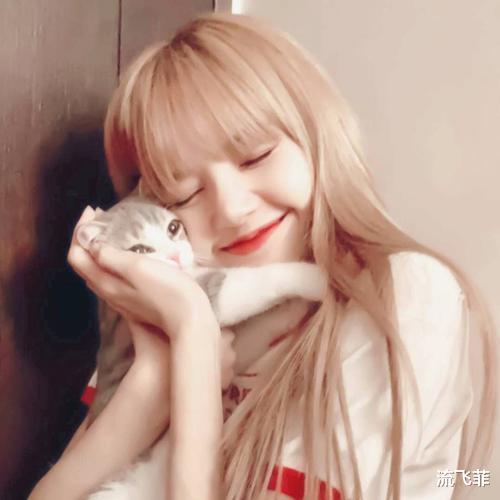 孙莉|黄磊老婆孙莉染女团发色与服装不协调翻车，网友：在跑偏的路上回不来了