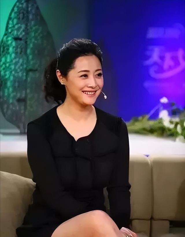 张若昀|演员张若昀，把妻子唐艺昕宠成宝，却把生父告上法庭