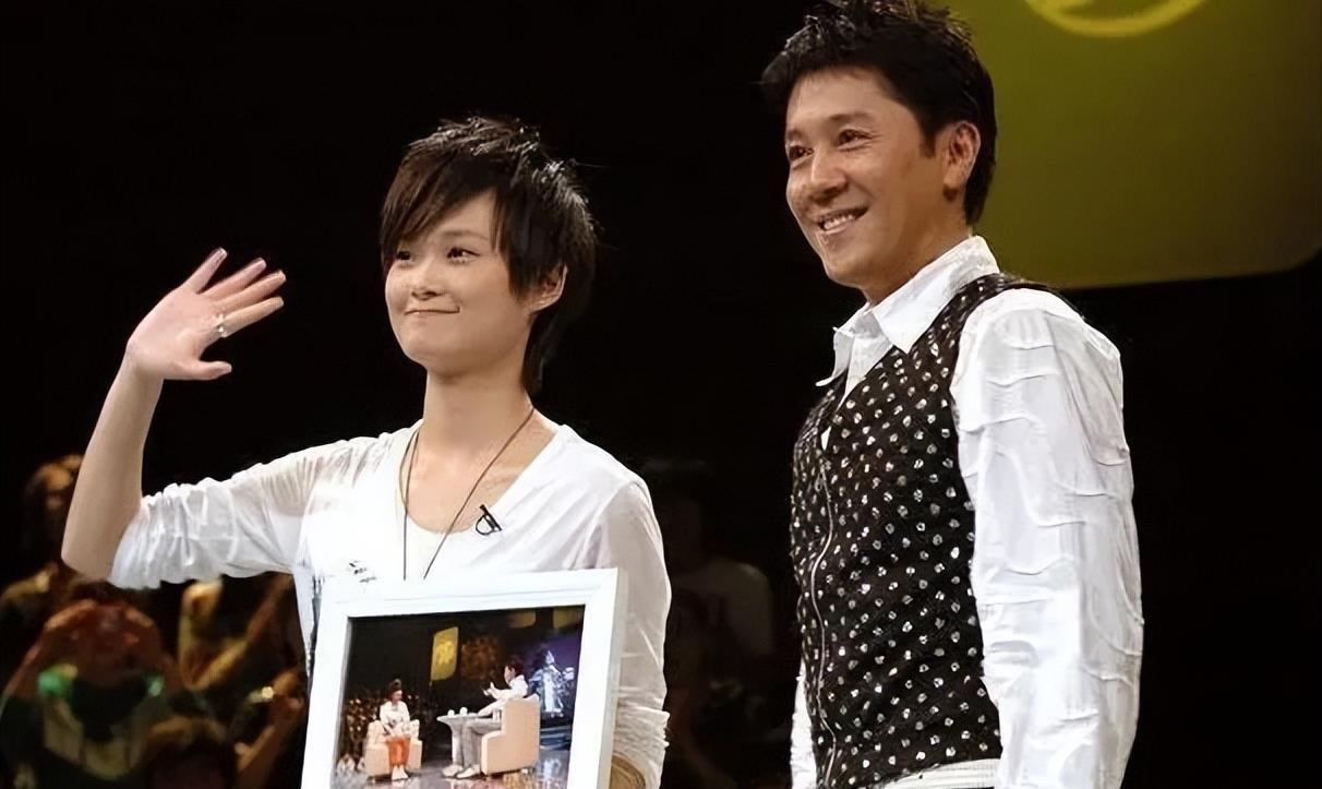 蔡国庆|蔡国庆：22次登上春晚的舞台，曾被那英追求过，儿子是他的骄傲