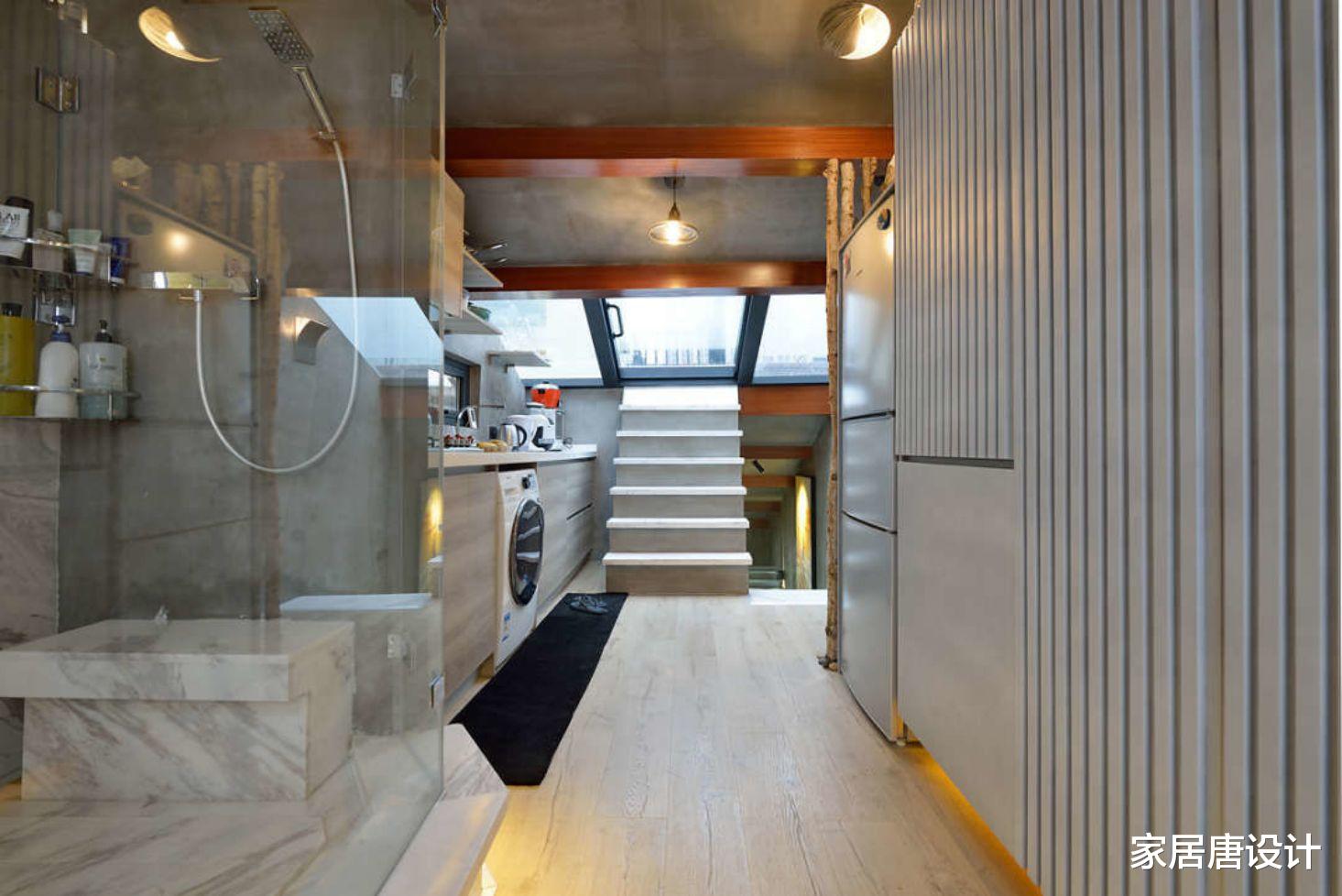 一居室的突破性改造，在客厅里可以泡澡，马桶区也暴露在外