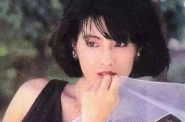 费玉清|费玉清姐姐:19岁出道当艳星,亲手捧红两个弟弟,39岁当尼姑