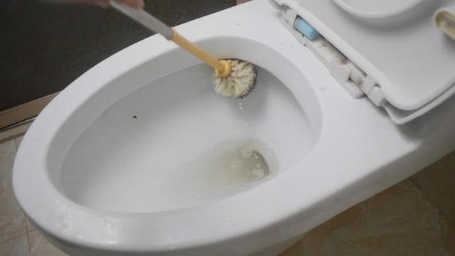 榆林|天一热,家里到处发霉,别用酒精擦,教你这样做,霉斑自动消失!