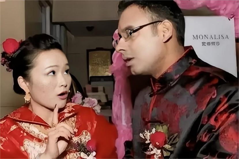 辛格|学霸郑墨沫:跪喝富豪洗脚水抹黑祖国,三次回国申请被拒,现怎样