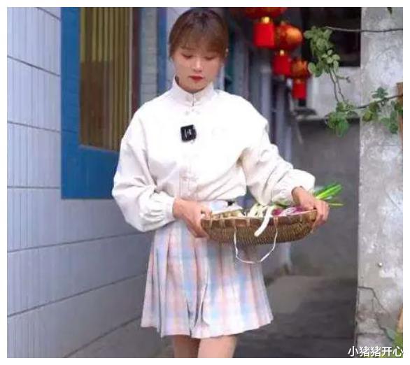 |917万粉丝的网红小厨娘严素,私下的生活被曝光,网友:判若两人