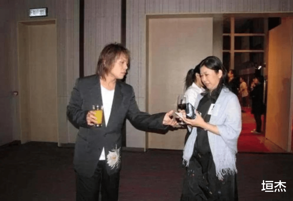 钟镇涛|6位娶了“自家经纪人“的男星，个个出乎意料，对对幸福美满